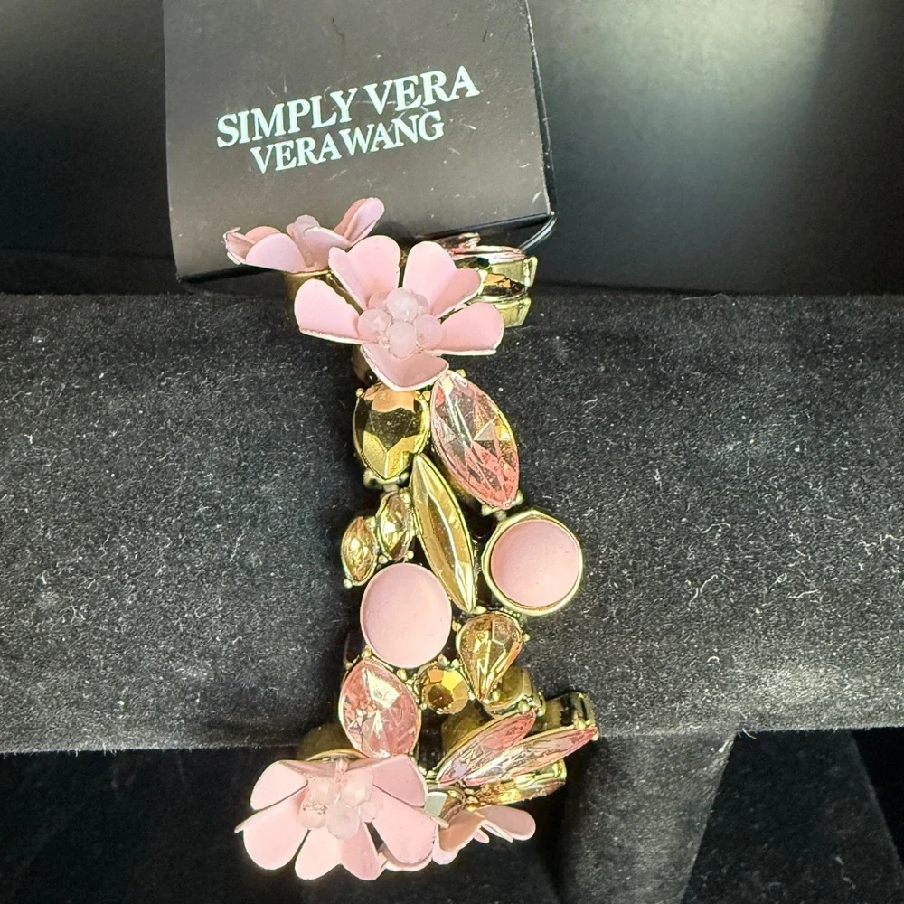 🚨3 for $15🚨 VERA WANG - Bracelet - Pink Flowers with Rhinestones - Picture 4 of 6